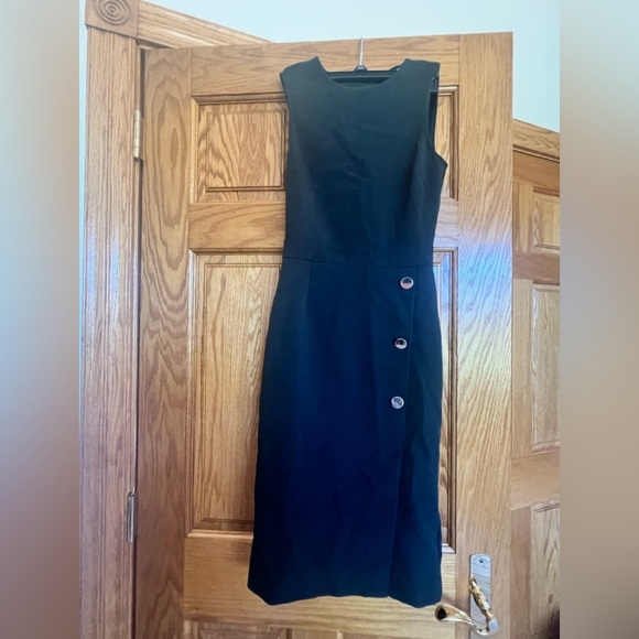 H&M - Emerald Green Sleeveless Dress with Gold Button Detail - Picture 1 of 5